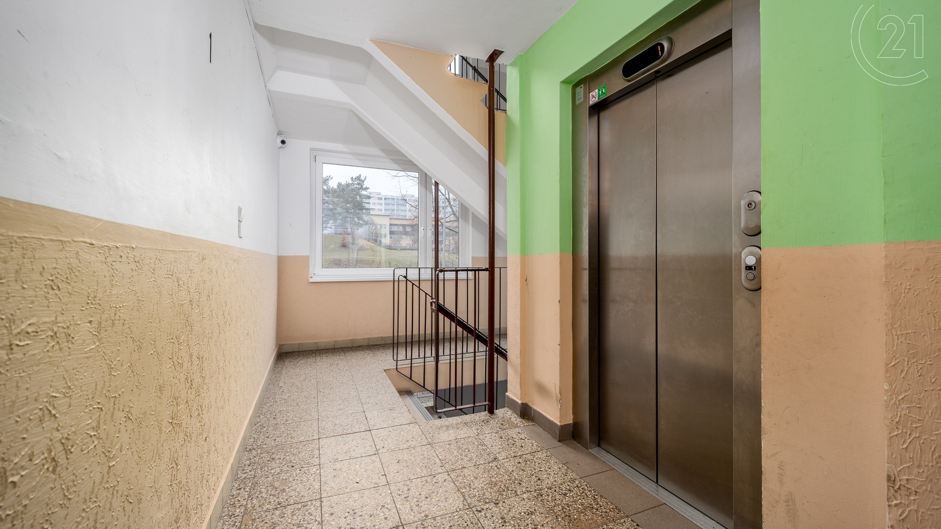 Pronájem bytu 2+kk 43 m² se sklepem 1 m², Praha - Stodůlky