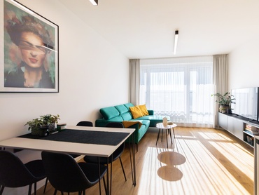 Pronájem bytu 2+kk s lodžií a garážovým stáním, 52 m², Praha - Hloubětín