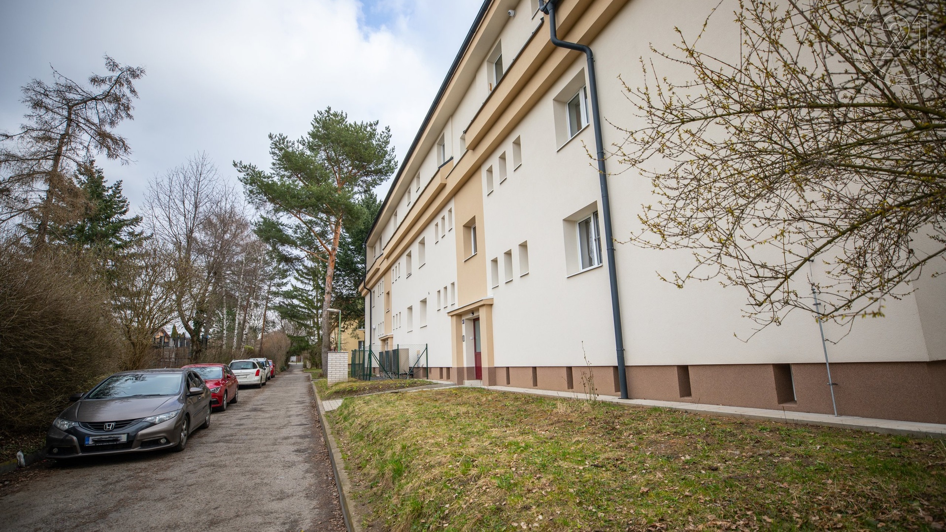 Prodej bytu 3+kk s balkonem a dvěma sklepy, 60 m², Klecany - Praha východ