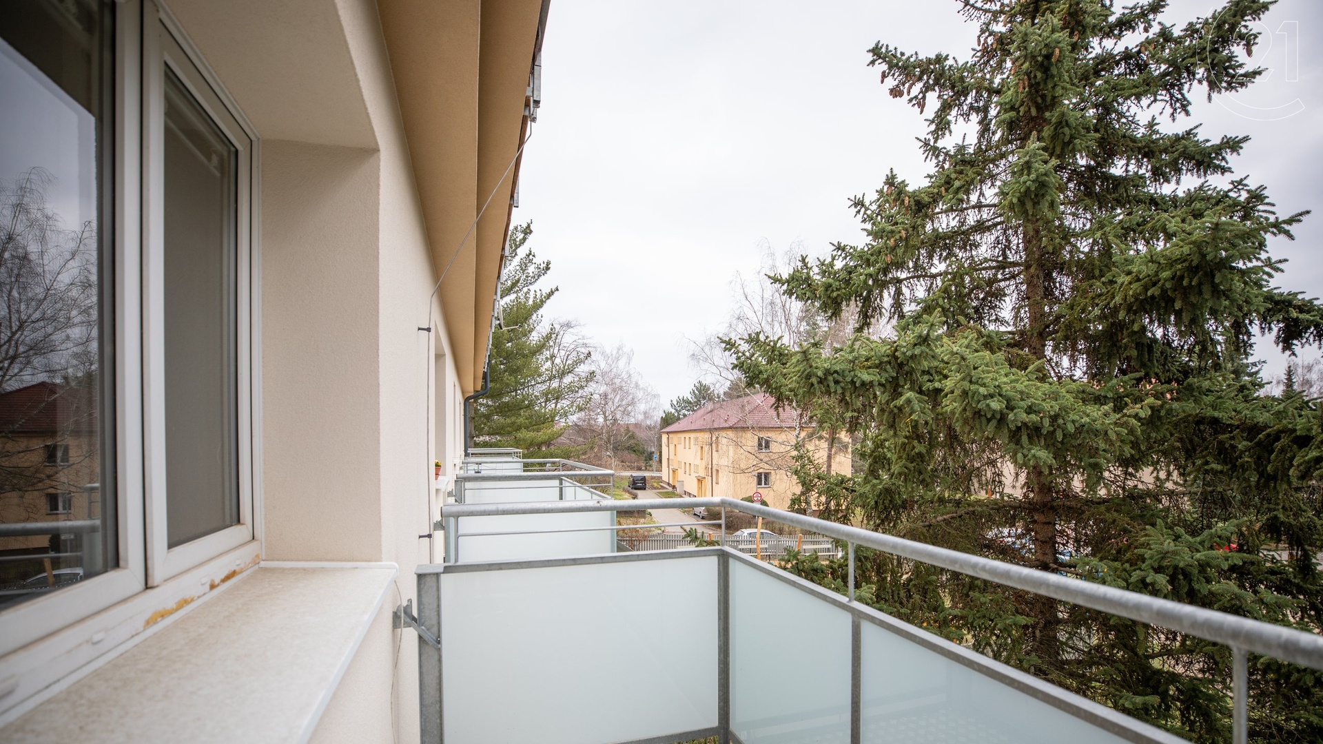Prodej bytu 3+kk s balkonem a dvěma sklepy, 60 m², Klecany - Praha východ
