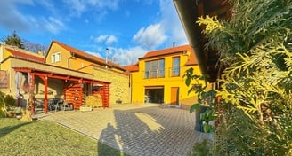 Krásný, nový a úsporný rodinný dům 3+kk s trojgaráží a zahrádkou, Kladno - Švermov