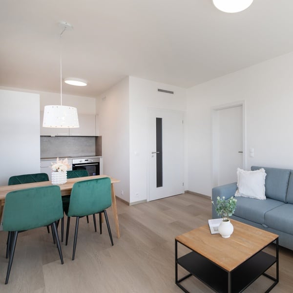 Pronájem nového bytu 2+kk s balkonem, garážovým stáním a sklepem, 46 m², Hloubětín - Praha