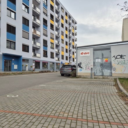Pronájem garážové stání, 12 m² - Brno - Černovice