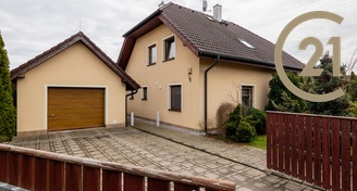 Prodej vícegeneračního rodinného domu ve Zruči