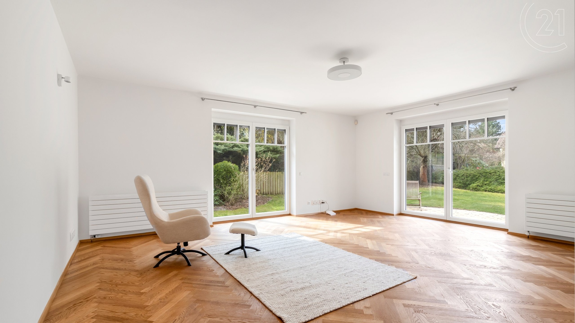 Prodej krásného rodinného domu se zahradou v  Praze - Nebušicích o užitné ploše 304 m²