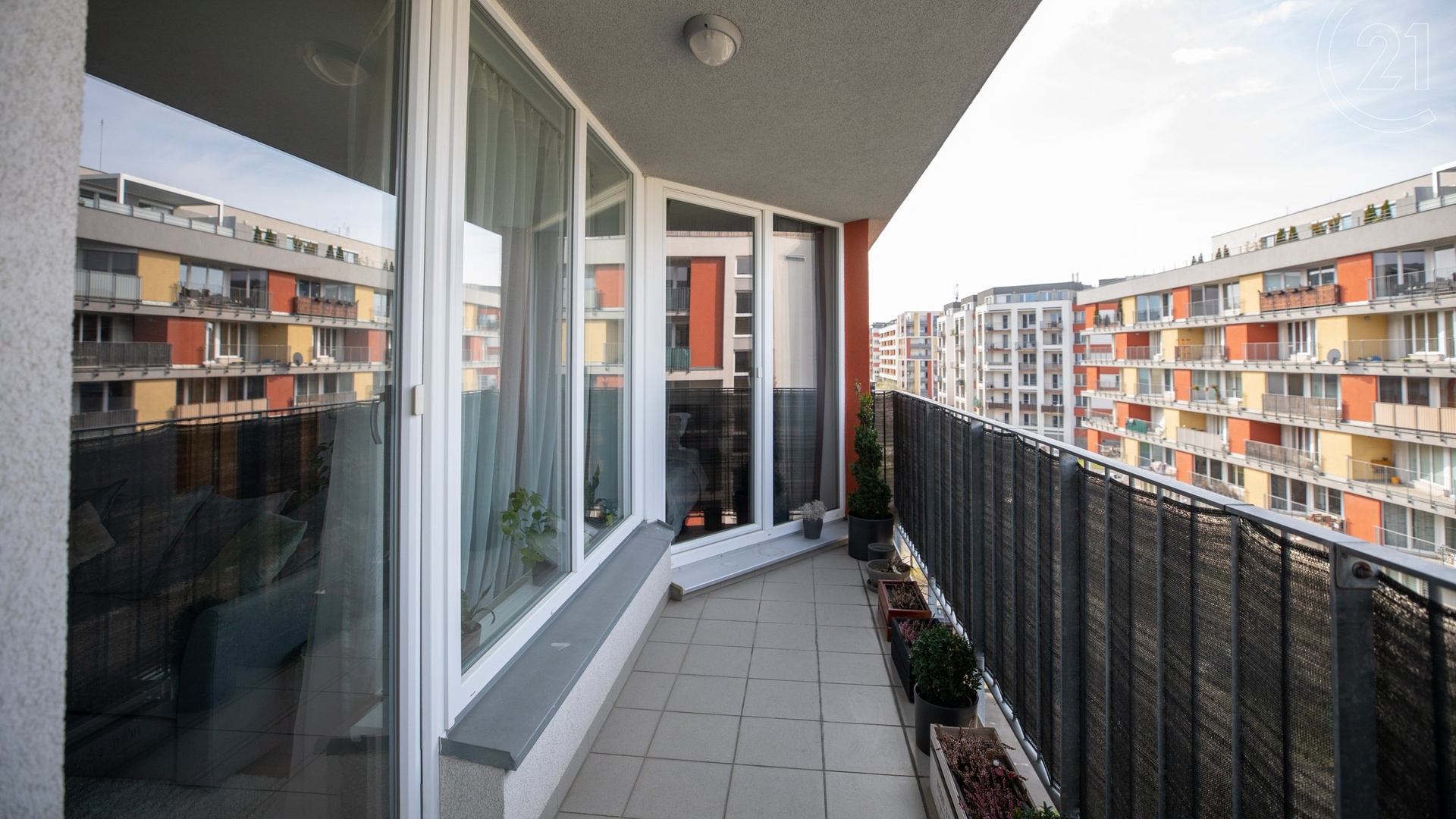 Pronájem bytu 2+kk s balkonem, garážovým stáním, a sklepem, 58 m² - Praha - Zličín