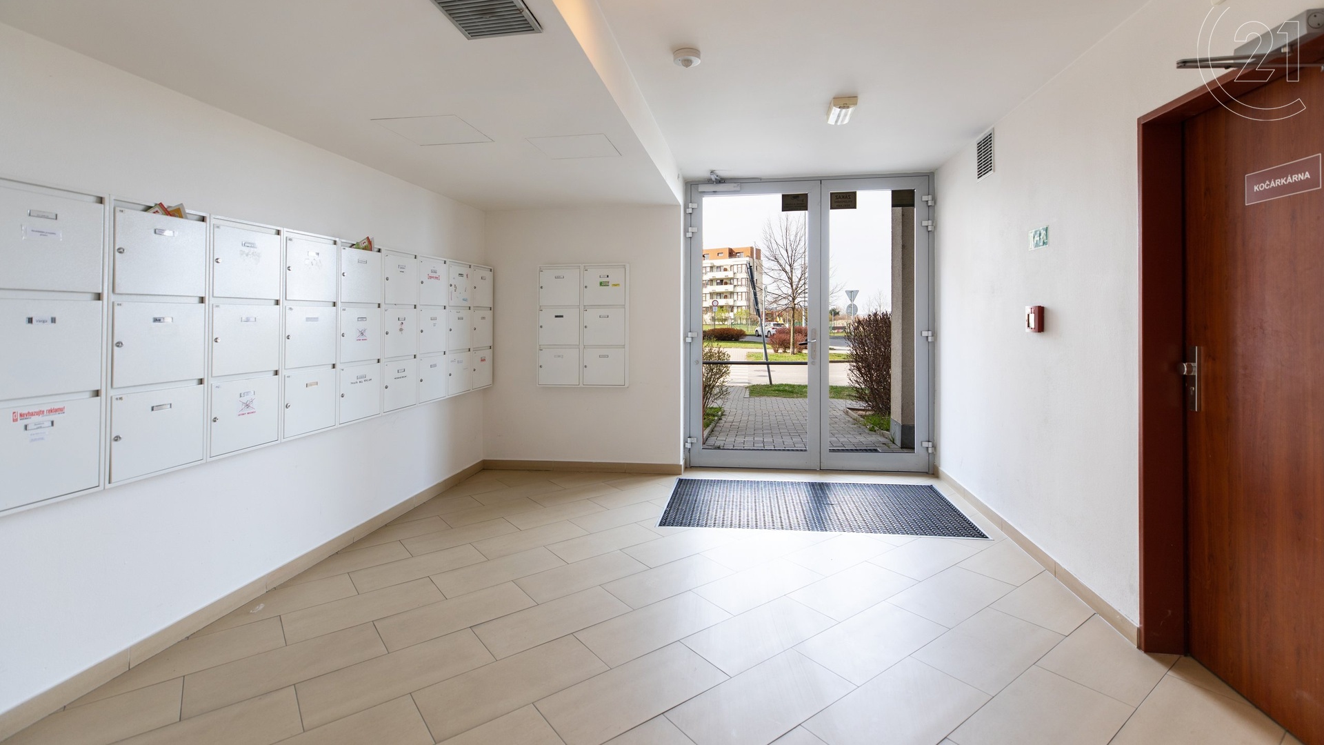 Pronájem bytu 2+kk s balkonem, garážovým stáním, a sklepem, 58 m² - Praha - Zličín