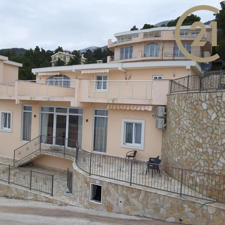 Prodej plně vybaveného domu s 5 apartmány, 304 m² - Šušanj, Bar, Černá Hora
