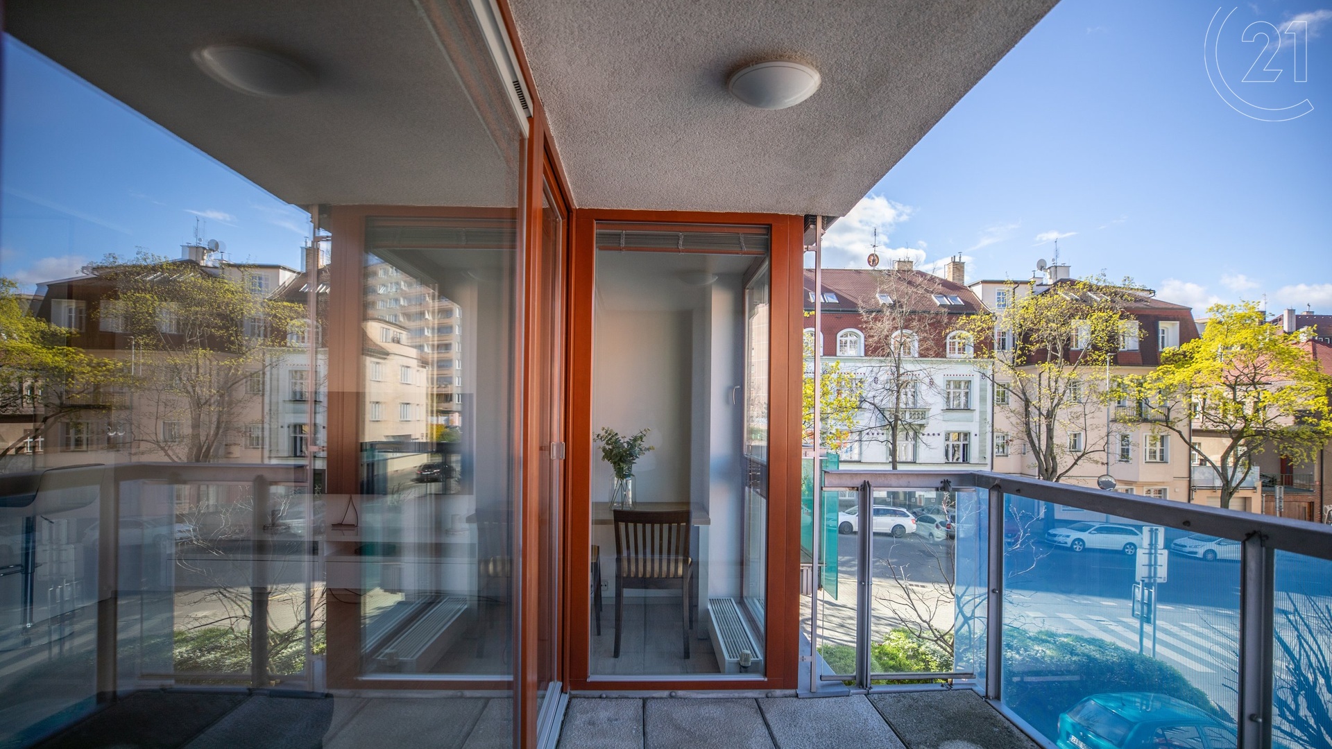 Pronájem bytu 2+kk s balkonem, garážovým stáním a sklepem, 55 m², Praha - Podolí