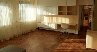 Pronájem kompletně zrekonstruovaného bytu  3+kk a nádherným výhledem na Prahu, 79 m² , Pod Lipami, Žižkov