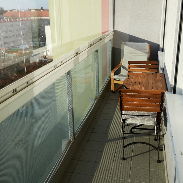Pronájem kompletně zrekonstruovaného bytu  3+kk a nádherným výhledem na Prahu, 79 m² , Pod Lipami, Žižkov
