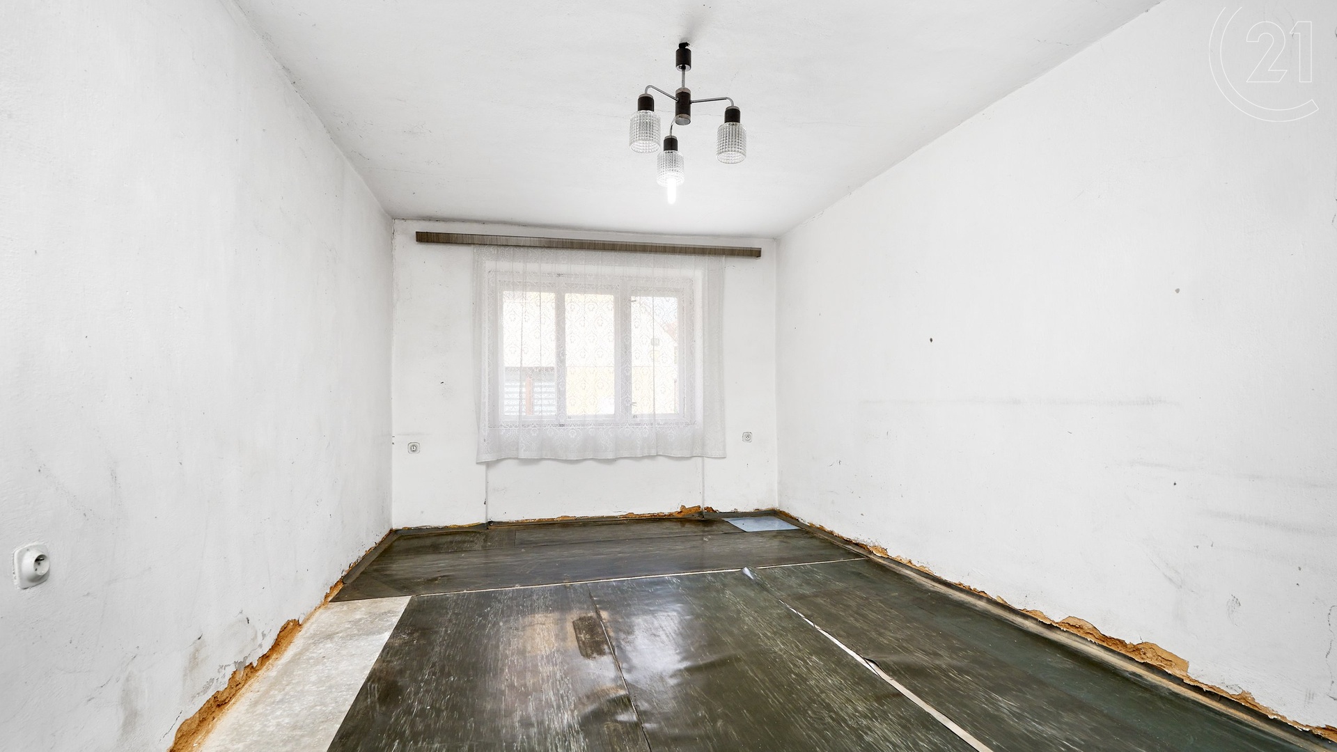 Prodej rodinného domu k rekonstrukci, 91 m², pozemek 694 m²,  Hostomice