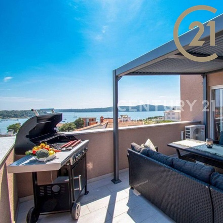 Prodej bytu (50 m²) s terasou a nádherným výhledem na moře - Medulin, Istrie, Chorvatsko