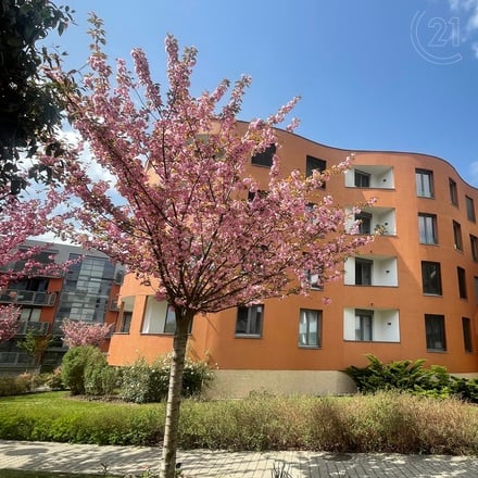 Prostorný slunný byt 4+kk / 91 m² + 2 terasy v Atriu Kobylisy