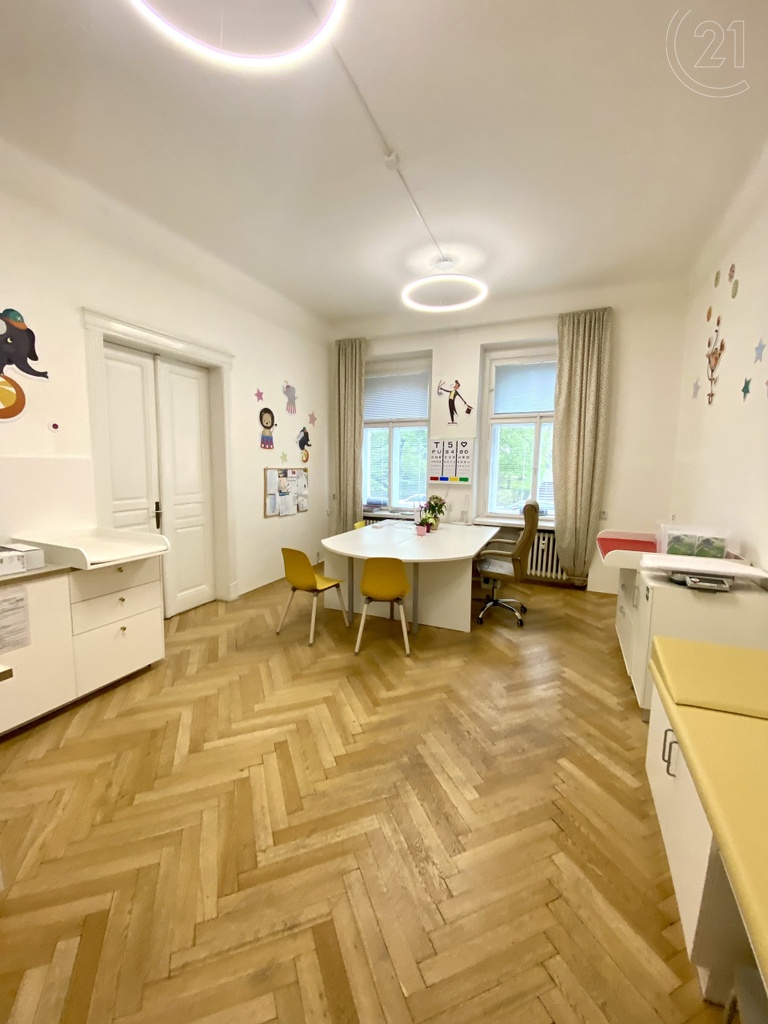 Pronájem kanceláře, 124 m² - Praha - Vinohrady