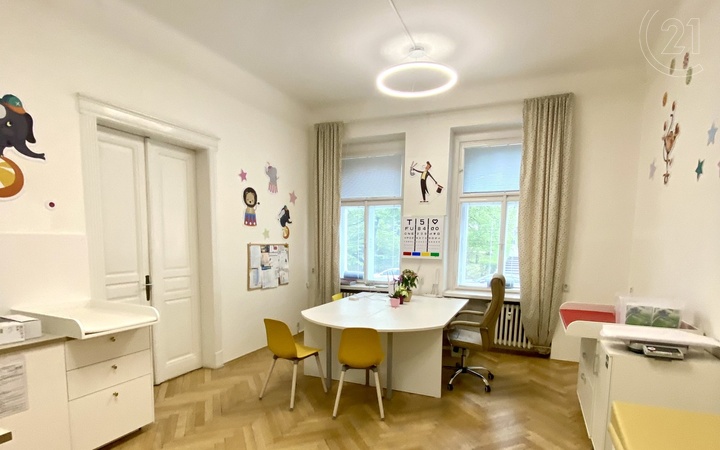 Pronájem kanceláře, 124 m² - Praha - Vinohrady