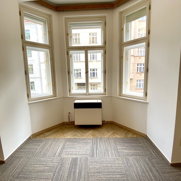 Pronájem bytu 1+1, 58 m² - Praha - Žižkov
