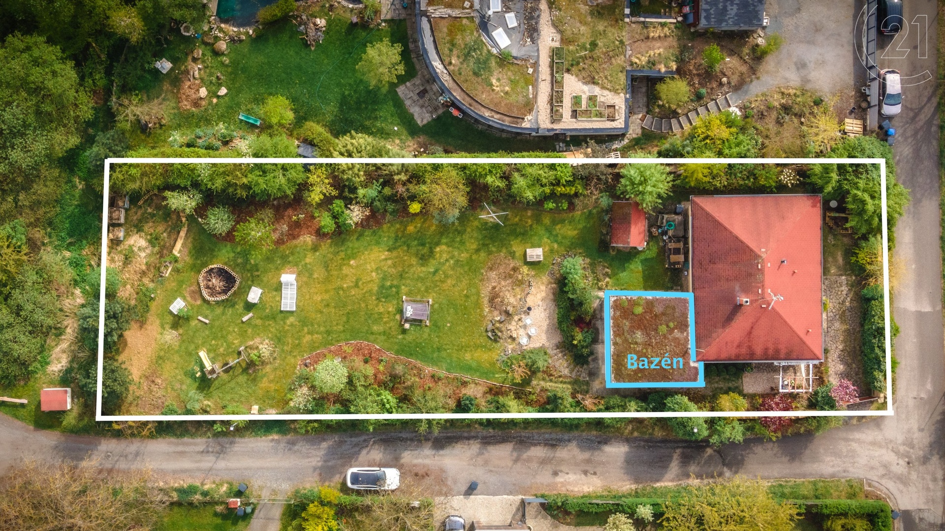 Prodej rodinného domu s velkou zahradou a vnitřním bazénem, o dispozici 4+kk a užitnou plochou 155 m² - Petříkov