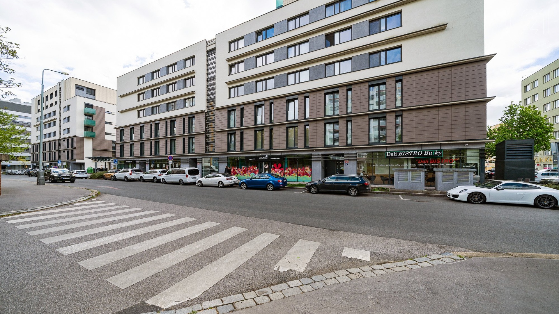 Pronájem novostavby bytu 2+kk, 60 m² se sklepem a parkováním, Petržílkova, Praha 5