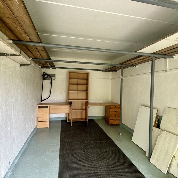 Prodej zděné garáže 18 m² v uzamykatelném areálu, Praha 10 - Strašnice