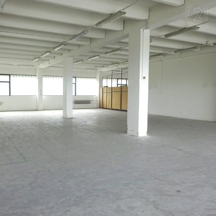 Pronájem vytápěné sklady nebo lehká výroba 216 m² - Zlín - Louky