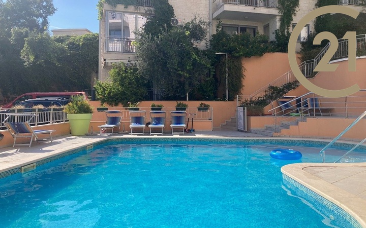 Prodej zařízeného bytu 50 m² se společným bazénem - Petrovac na Moru, Černá Hora