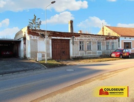 Starý Petřín, stavební parcela, 1 485 m², sítě, stodola – pozemek - Pozemky Znojmo
