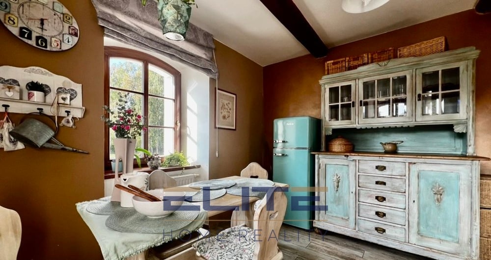 Prodej bytu 1+1 85 m² s vinným sklípkem, zahradou a garáží - Janův Důl