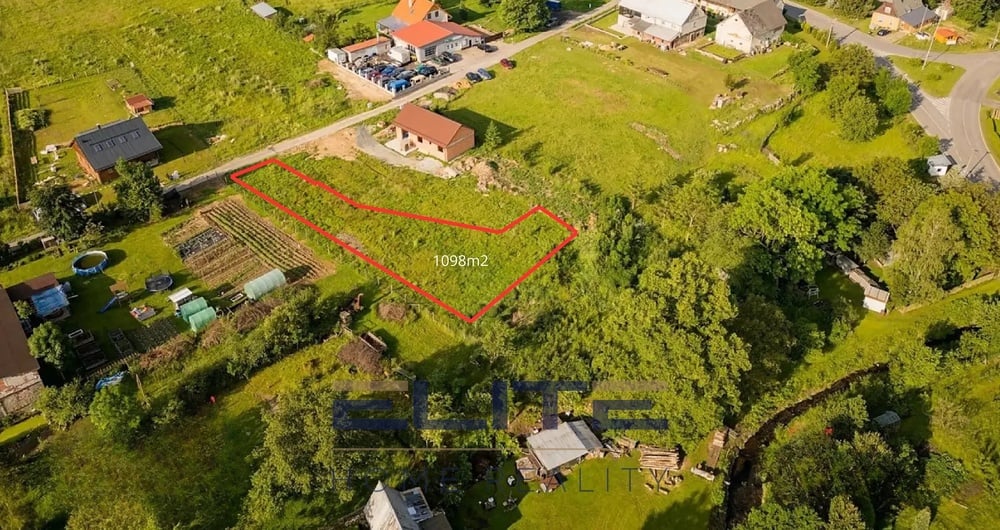 Slunný stavební pozemek v Křížanech