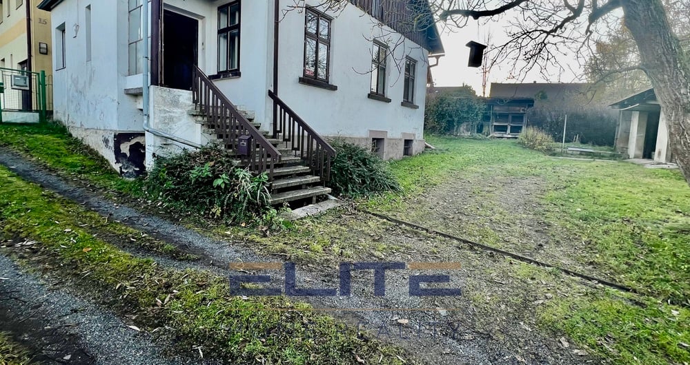 Prodej rodinného domu s garáží a stavebním pozemkem - Liberec, ul. Karlinská