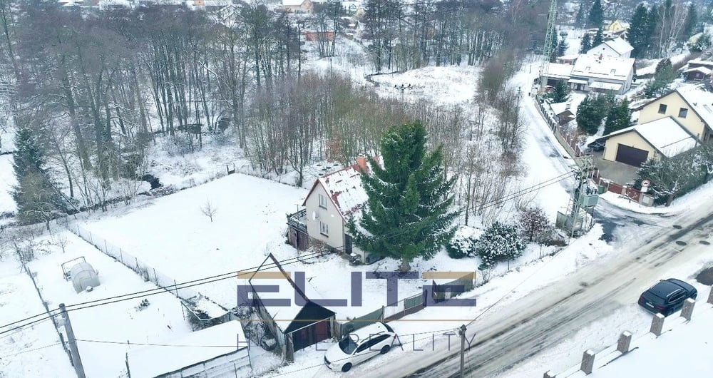 Jedinečná nabídka: Pozemek 1408 m² se stavbou k rekonstrukci nebo okamžitému bydlení