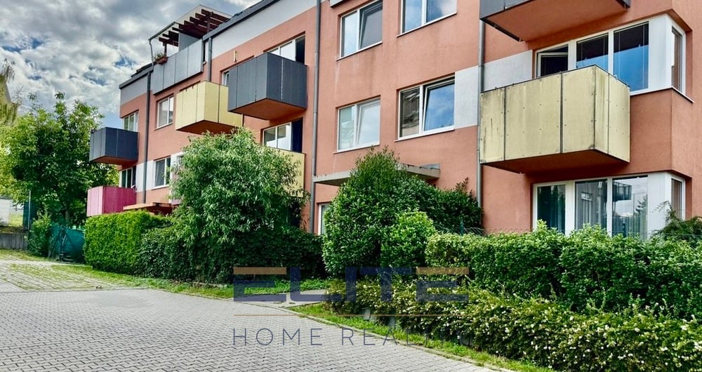 Pronájem bytu 3KK s balkónem + 2 garážová st. - Praha - Kbely