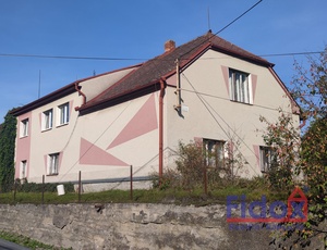 Vícegenerační rodinný dům se zemědělskými budovami a garáží, Myslovice okr. Klatovy