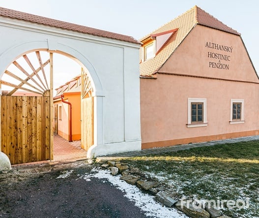 Prodej penzionu s restaurací a pozemky, 4637 m² - Milíčovice