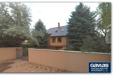 Zrekonstruovaný rodinný dům 5+1 s garáží a pozemky o výměře 1.037 m2- Mělník, Ev.č.: CSDD3217G