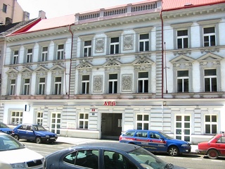 Kancelářská budova s obchody, Praha 8 Karlín