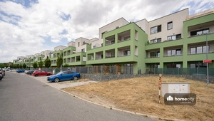 Prodej bytu 1+kk s předzahrádkou, 71,9 m² - Chýně