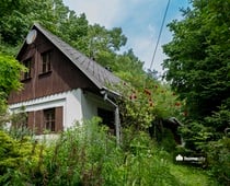 Chalupa mezi řekou a skálou - Rychnov nad Kněžnou