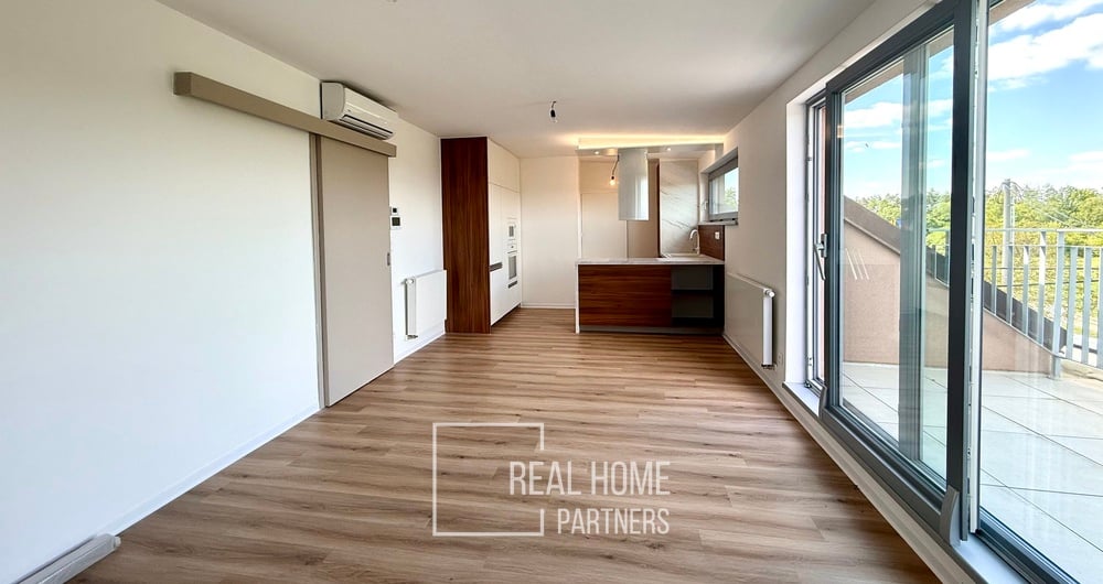 Prodej cihlový byt - novostavba 3+kk 89,5 m2, terasa 5,2 m2, vlastní zahrada 151 m2, Hostěnice, Brno - venkov