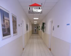 chodba mezi kancelářemi