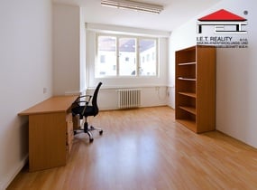 Čistá kancelář 15 m2, v centru Prahy