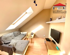 6DDF8D8F-3CAC-44B7-94FB-A978D54C9583