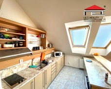 B72CBBA9-91BE-4DE2-BF4B-B6D6D33919D6