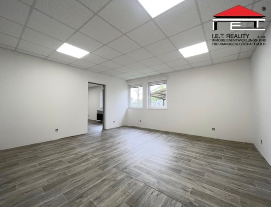 Pronájem kanceláře vč. parkování přímo u budovy (cca 50 m²)