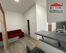 1448C4C3-6B05-4FFE-BEEC-91205FD5A57D