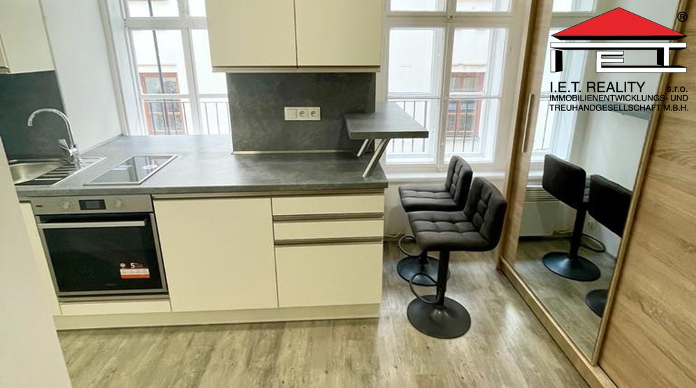 30562814-6D0C-42A2-B918-21615067D2E2