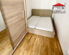 37047127-6259-4AAA-AEA0-A6FCBA589263