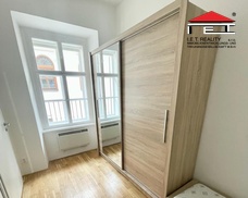 3B63E16F-2400-4531-915A-27356C9ACBA8