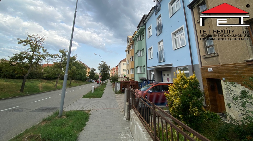 2C7C4340-0886-4DA5-9C6A-FC8F64164D76