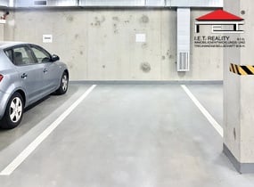 Pronájem prostorného garážového stání, ul. Leitnerova (15,9m2)